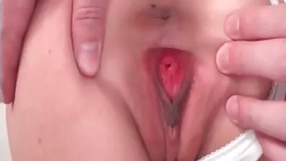 Una joven chica llevaba gafas y chupaba la polla en la naturaleza. videos pornos caseros cachondos