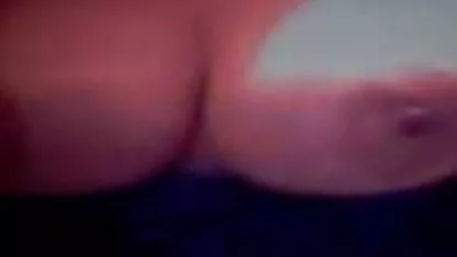 Aquí los jóvenes locos probarán una nueva diversión, chicas cachondas en español los muchachos se mantendrán en la cárcel hasta que finalmente se enojen con las deliciosas damas que están afuera.