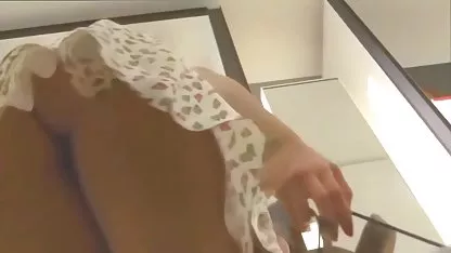La chica realmente quería probar el sexo en grupo. Un día, después de beber más de lo que chavas cachondas xxx debería, llamó a sus mejores amigas y les exigió que vinieran y plantaran a sus miembros en el culo y el coño.