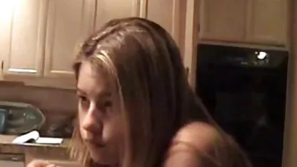 Rubia tetona lame el culo y chupa polla mujeres tetonas y cachondas