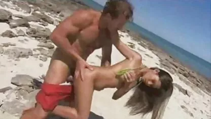 El tipo dispara en el teléfono mientras folla en el punto y maduras cachondas xxx el coño a su esposa.