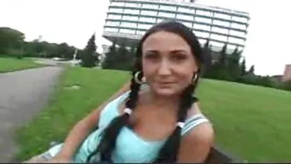 La secretaria Layla London se acaricia en el teléfono y folla con el jefe videos de trios cachondos