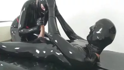 Puta tetona en perreo cachondo xxx un día consiguió en tres sexo en grupo