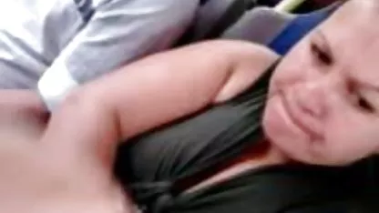 El deseo es tan grande que la pareja se cae en la lujosa cama, y ​​el videos cachondos sin censura joven semental comienza a lamer con placer el dulce coño.