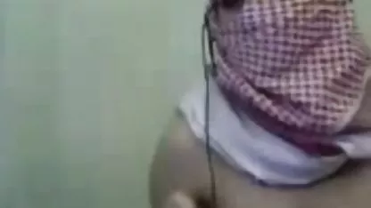 La sexy rubia se calentó, macizas cachondas las bolas grandes ya lograron visitar sus dulces agujeros.
