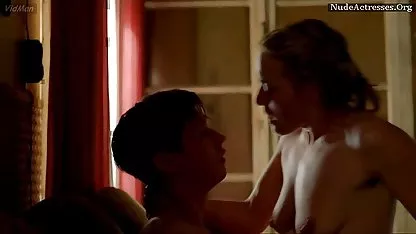 Enfermera rubia sexy folla a un paciente enfermo en su sala cogiendo cachondo después de gatear