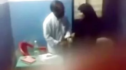 Negro, rico guapo tomó jóvenes estudiantes para el sexo trío primitas cachondas