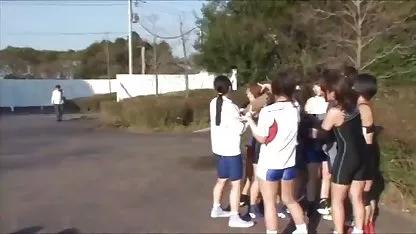 Una puta y un montón de miembros fumadores. xxx de cachondas