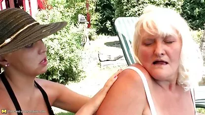 Dos videos xxx de mexicanas cachondas chicas jóvenes quieren meterse la polla en la boca.