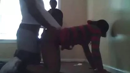 Hombre guapo calvo lame coño estudiantes cachondos a tetona asiática y la folla