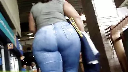 Marsha rubia chupando un cachondas sin bragas miembro elástico