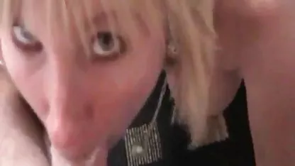 El tipo se folla a la perra consolador en anal y la videos rubias cachondas acaricia