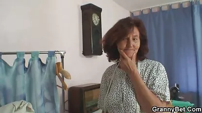Parada en un Gangbang con una chica, un anciano y noelia cachonda un joven