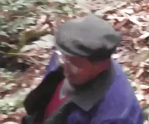 Dos miembros gruesos penetran simultáneamente en el culo xxx morritas cachondas tetona trance.