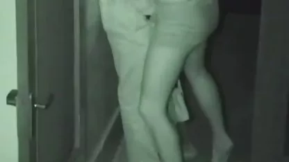 El hombre maduro se folla a la esposa apasionada y fomenta a videos xxx suegras cachondas la joven hija sexy