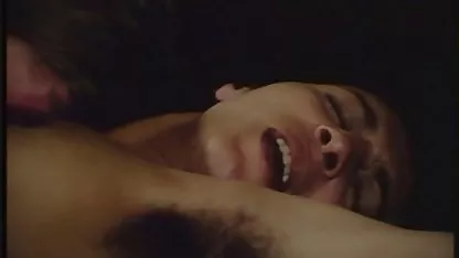 Morena tetona folla su coño excitado prepa cachonda con un consolador grueso