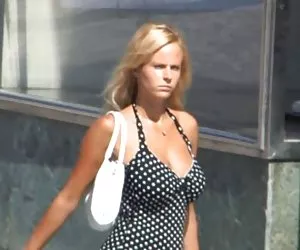 La bebé caliente fue a ver a un interno para un videos xxx de maestras cachondas examen, ella le rogó al doctor que probara sus hermosos pechos del quinto tamaño.