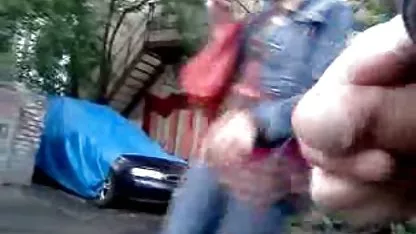 El negro culonas muy cachondas inflado enseña a la rubia a jugar al billar y la folla sobre la mesa