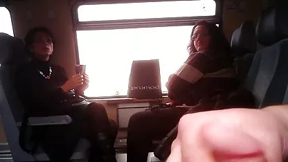 Macho brutal metió mujeres cachondas de 50 años su lengua en el seno blondy.