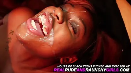 Blondie sexy es follada por un las nenas mas cachondas trozo y toma semen en su coño