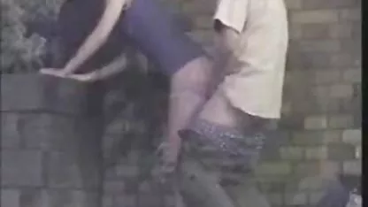 Perra bebió vino a su amiga y videos pornos más cachondos le lamió el coño.
