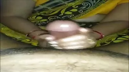 Dos hombres no jóvenes follan duro a una joven rubia y llenan su bonita cara videos reales cachondos con esperma