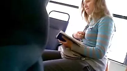 Ahora esta zorra no mujeres cachondasxxx solo se desnudará frente a la cámara, sino que se dará a la mierda