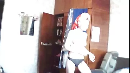 Doble penetración en una nenas de secundaria cachondas sexy morena con dos bellezas cachondas.