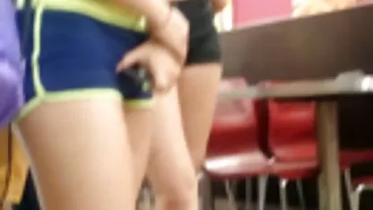 El joven tuvo la oportunidad de follar a dos chicas impresionantes. Se follaba a las chicas una por una, para que ambas bellezas estuvieran satisfechas con el sexo kim kardashian cachonda apasionado con él.