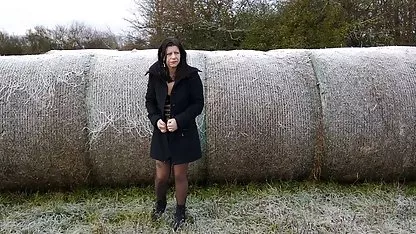 Perra cachonda folla videos cachondos hd su coño con un juguete de goma