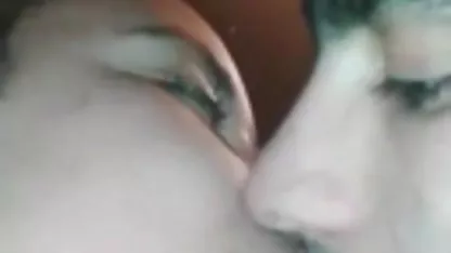 Una chica rubia se puso una máscara en el nigga y le cachondas de 40 chupa la polla