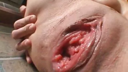 Lesbianas rubias jóvenes y apasionadas lamen coños afeitados chicas cachondas lesbianas