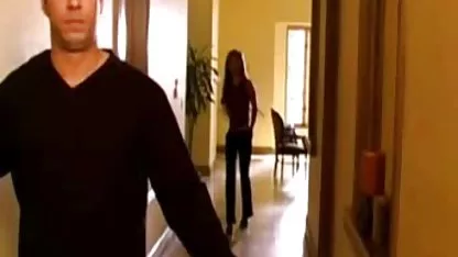 Mamá xxx mexicanas cachondas en pantimedias rayadas acaricia su coño