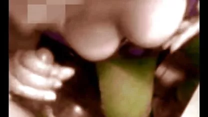 Agachándose el coño afeitado en ver videos cachondos xxx una polla dura, la joven se puso las manos en los senos elásticos y comenzó a moverse con mucha fuerza.